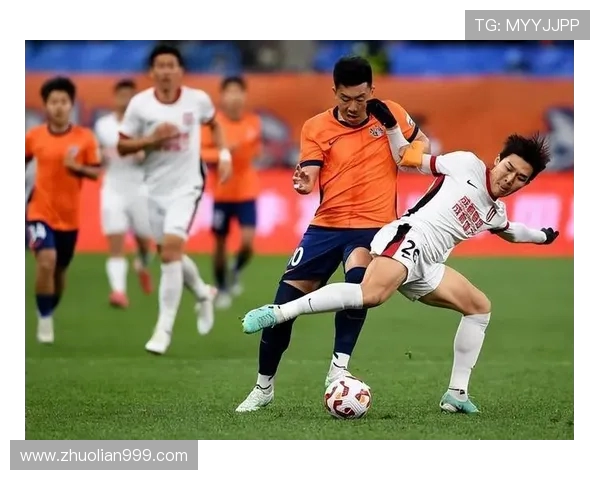 嵩山龙门主场激战青岛海牛双方为保级关键战全力拼搏